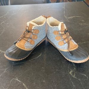 Womens Sorel snow booties